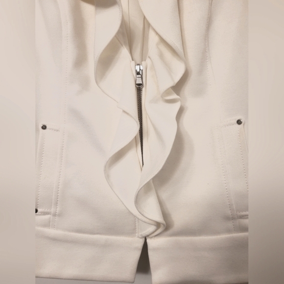 ❗️SALE❗BNWT White House Black Market Crop Off White Jacket,Ruffles Zip Front, 14 - Picture 4 of 10